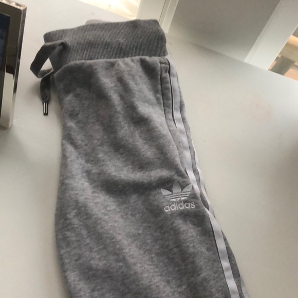 Cute Adidas gray sweatpants - Picture 3 of 3